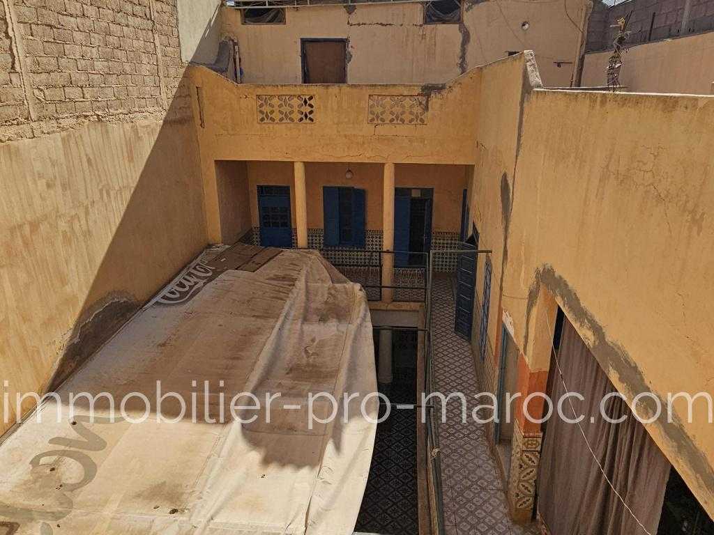 Riad Avantages Top emplacement à la Kasbah <p>
Quartier ultra sécurisé <p>
En cours de titrage (réquisition) par les vendeurs <p>
Structure béton saine <p>
Voisinage maisons d\'hôtes de prestige <p>
