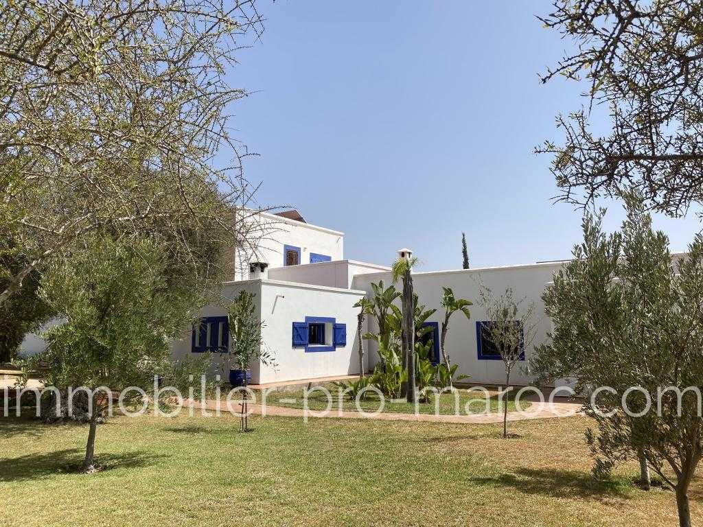 Villa Surface du Terrain 3 394 m²