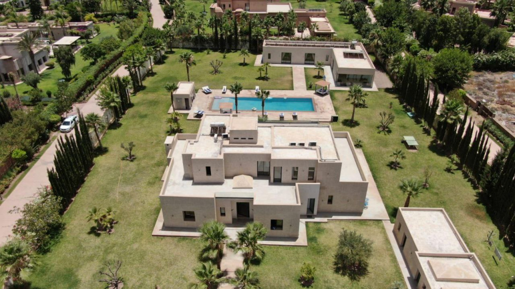 Villa de haut standing sur 5030m2 de terrain sans vis-a-vis.