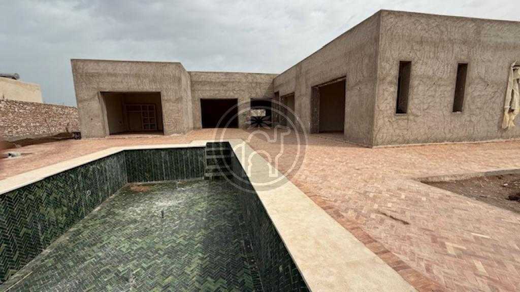 Magnifique villa en zone urbaine, avec piscine