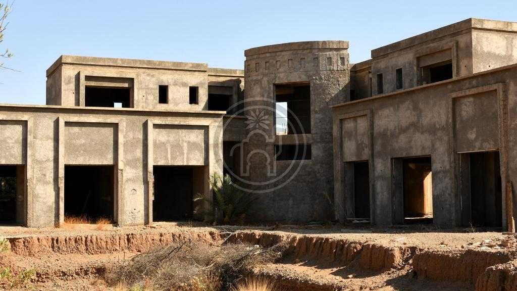 Villa en gros oeuvre de 685m2 a 2 pas de l\'ecole Americaine.