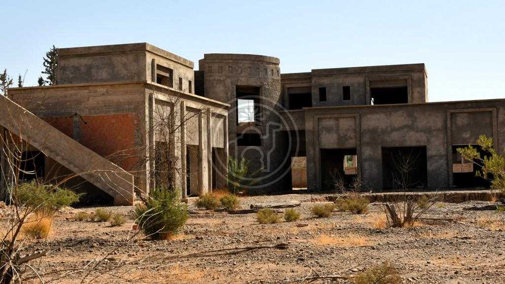 Villa en gros oeuvre de 685m2 a 2 pas de l\'ecole Americaine.