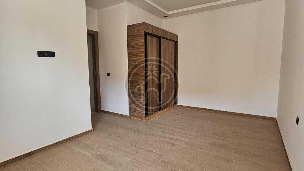 Appartement moderne avec piscine 