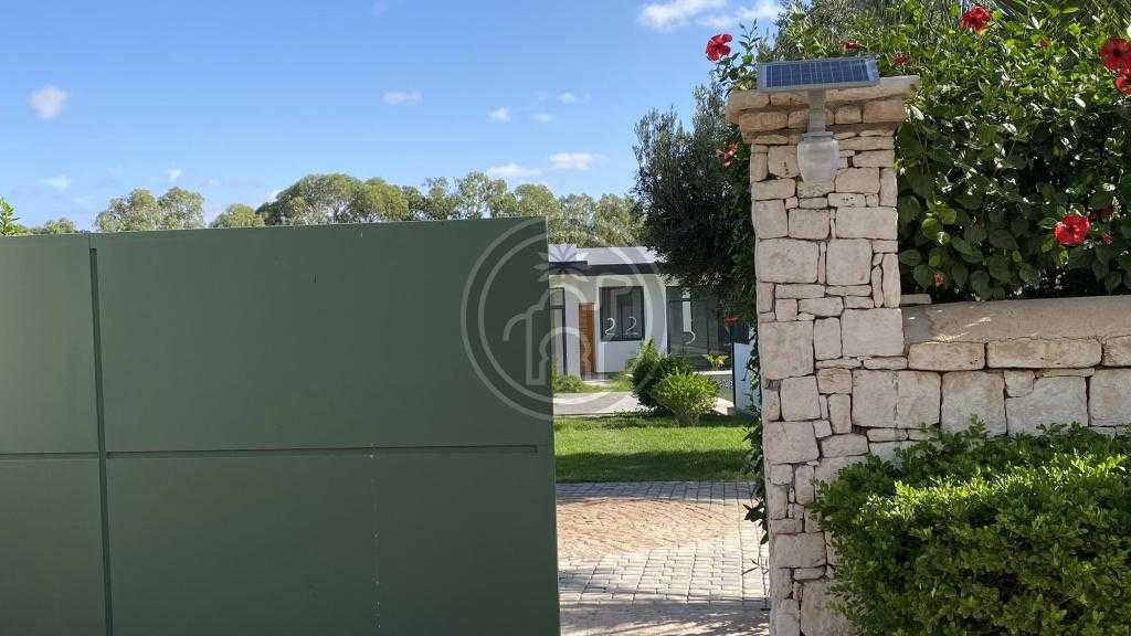 Superbe villa neuve de 3 chambres, piscine et jardin arboré ( sans AVNA)