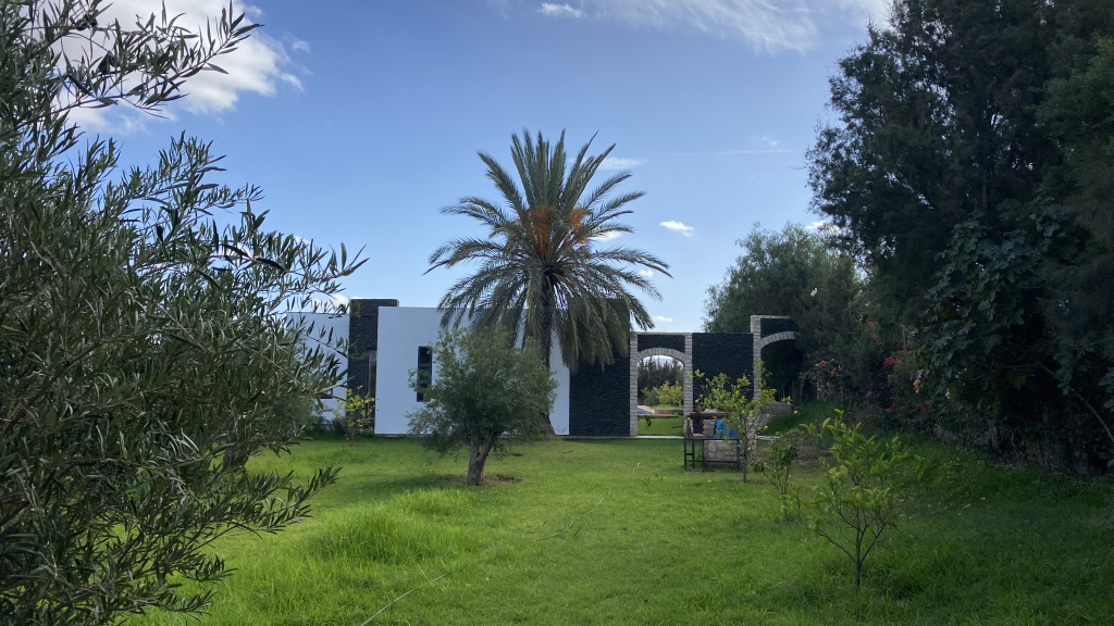 Superbe villa neuve de 3 chambres, piscine et jardin arboré ( sans AVNA)