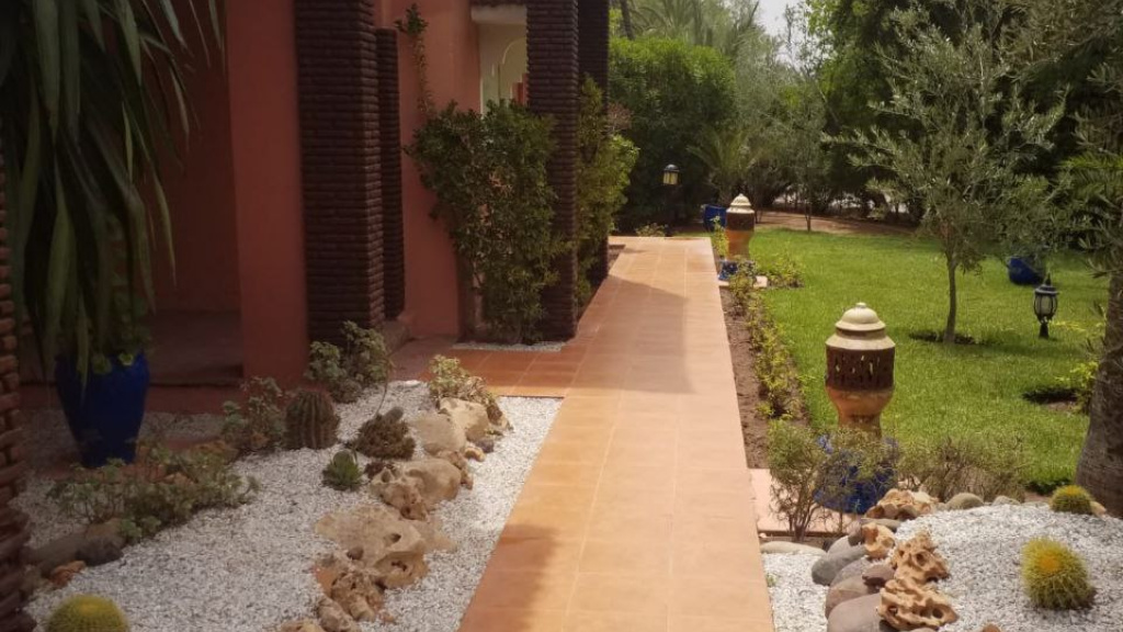 Villa a vendre dans le circuit de la Palmeraie avec sa piscine.