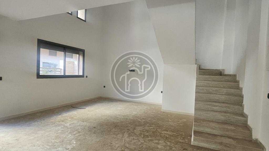 Duplex avec piscine  près de M Avenue 