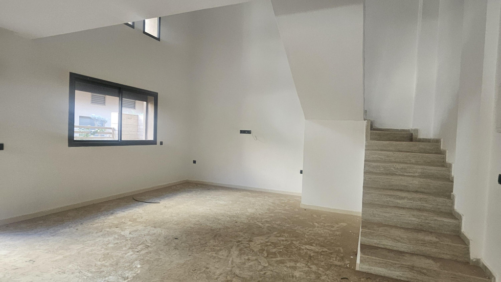 Duplex avec piscine  près de M Avenue 