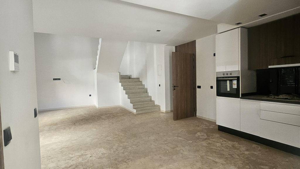 Duplex avec piscine  près de M Avenue 