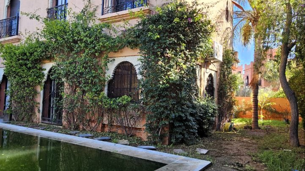 Agreable villa de 3 chambres en résidence, avec piscine privative.