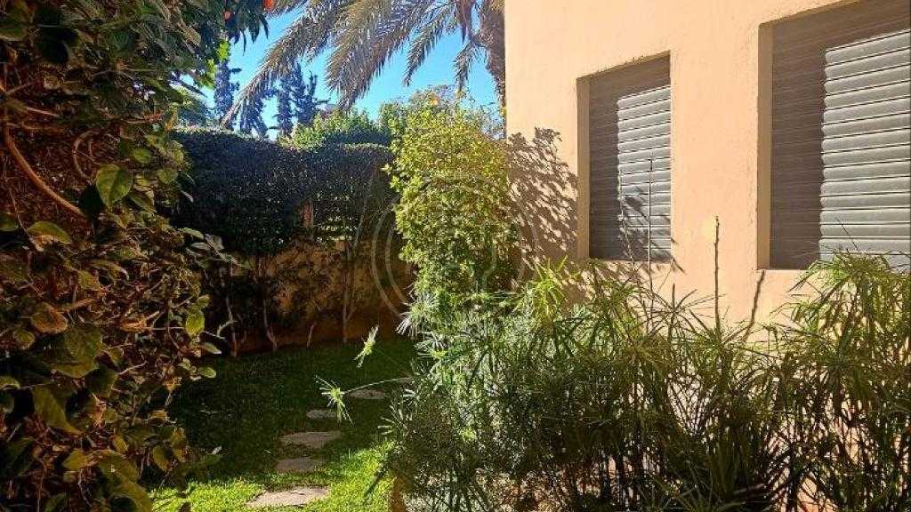 Belle villa avec piscine, dans un quartier agréable de Targa.