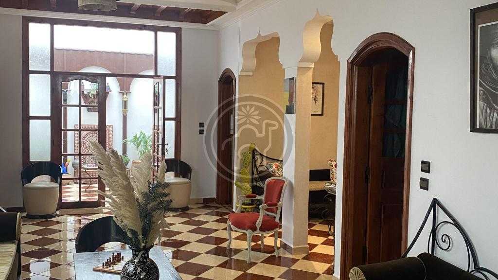 Superbe appartement trés lumineux en r-d-c, deux chambres, vendu meublé.