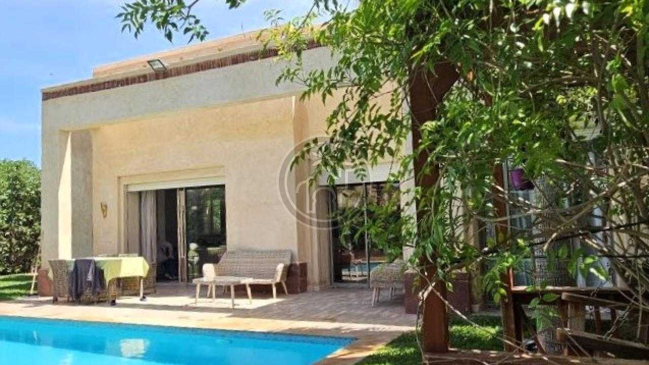 Agreable villa en residence avec jardin et piscine.