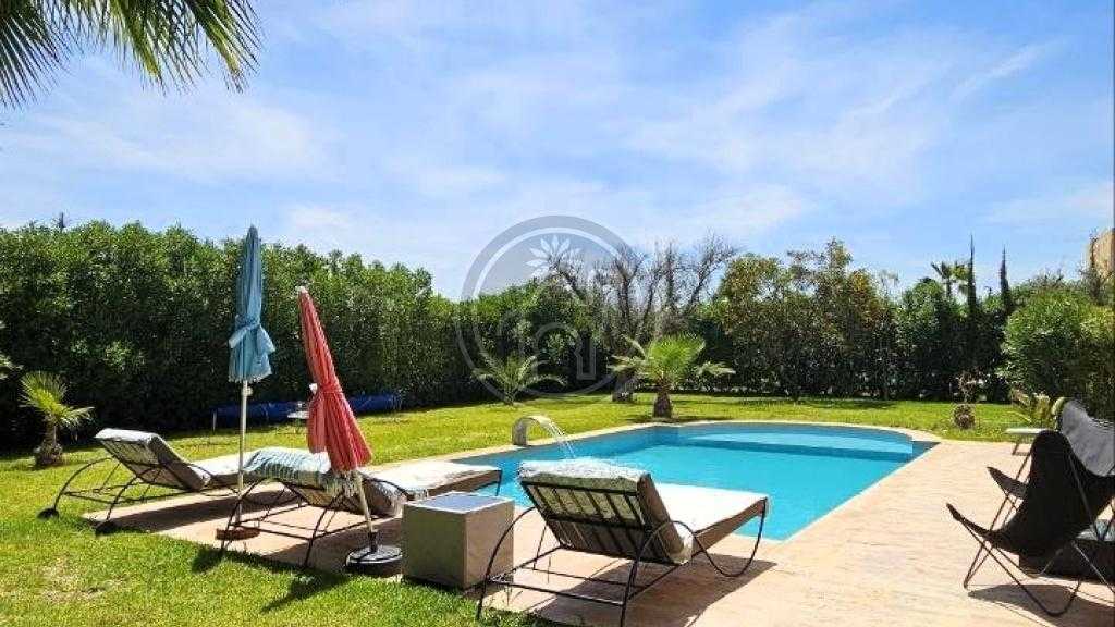 Villa de plain-pied, 3 chambres, piscine sur 1050m2 de terrain.