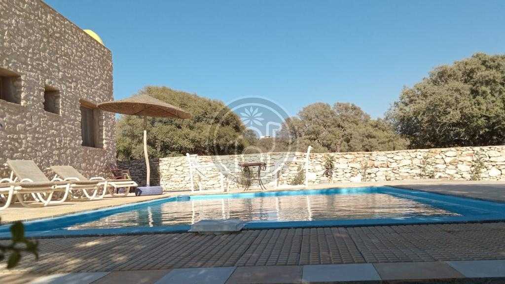 Villa 3 chambres et piscine, proche de la plage.