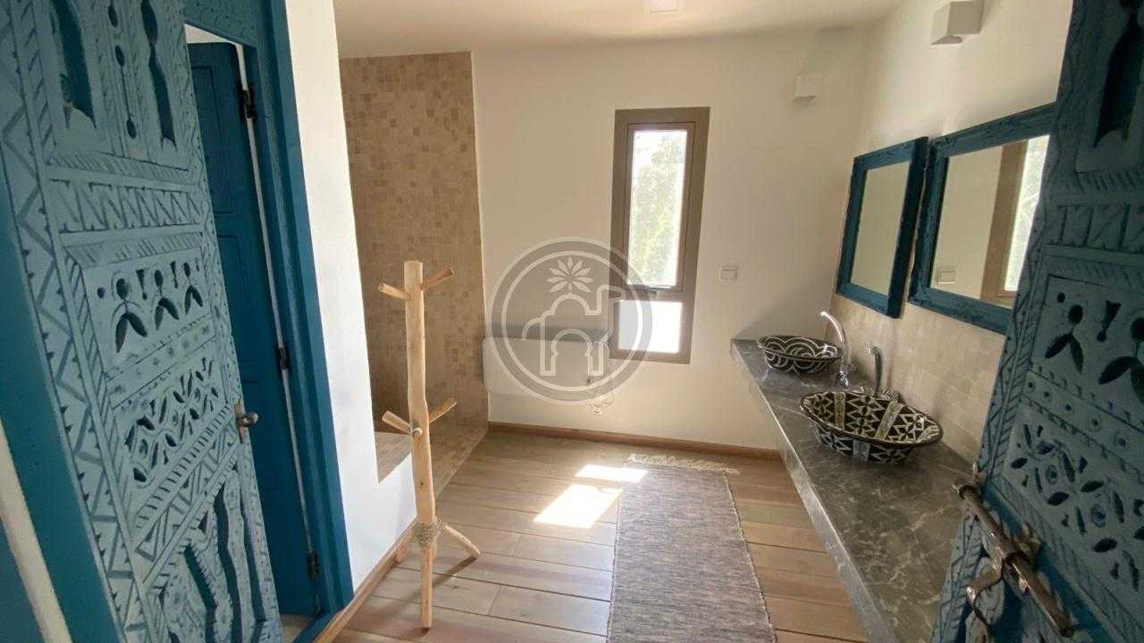 Villa avec 15 photos
