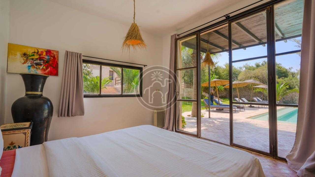 Villa avec 15 photos