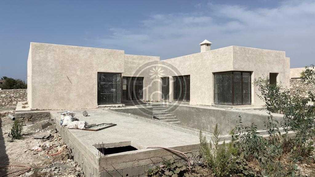 Villa de plain-pied, 4 chambres, piscine. En cours de finition.