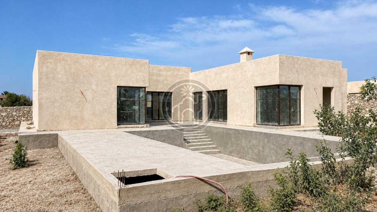 Villa de plain-pied, 4 chambres, piscine. En cours de finition.