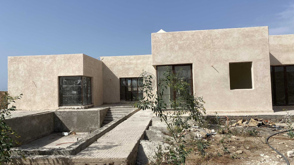 Villa de plain-pied, 4 chambres, piscine. En cours de finition.