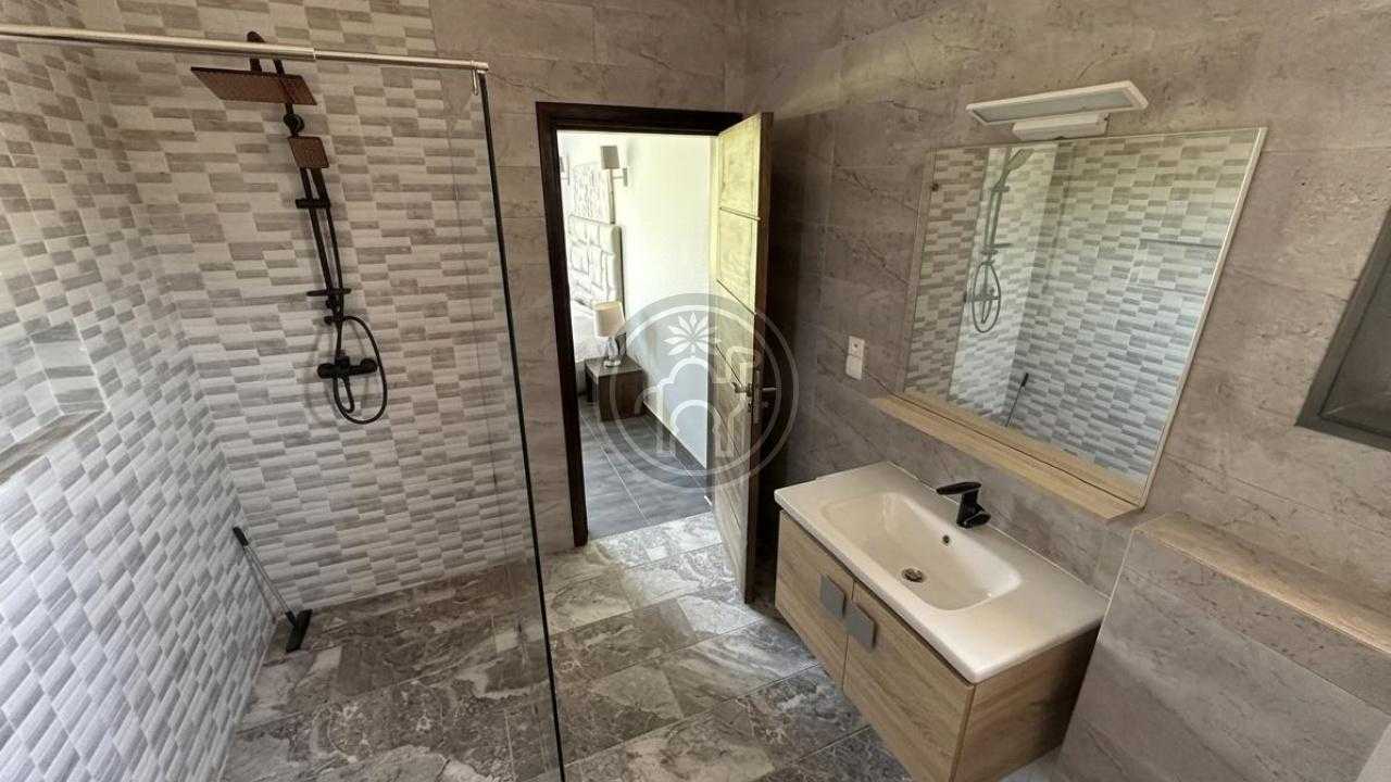 Villa avec 15 photos