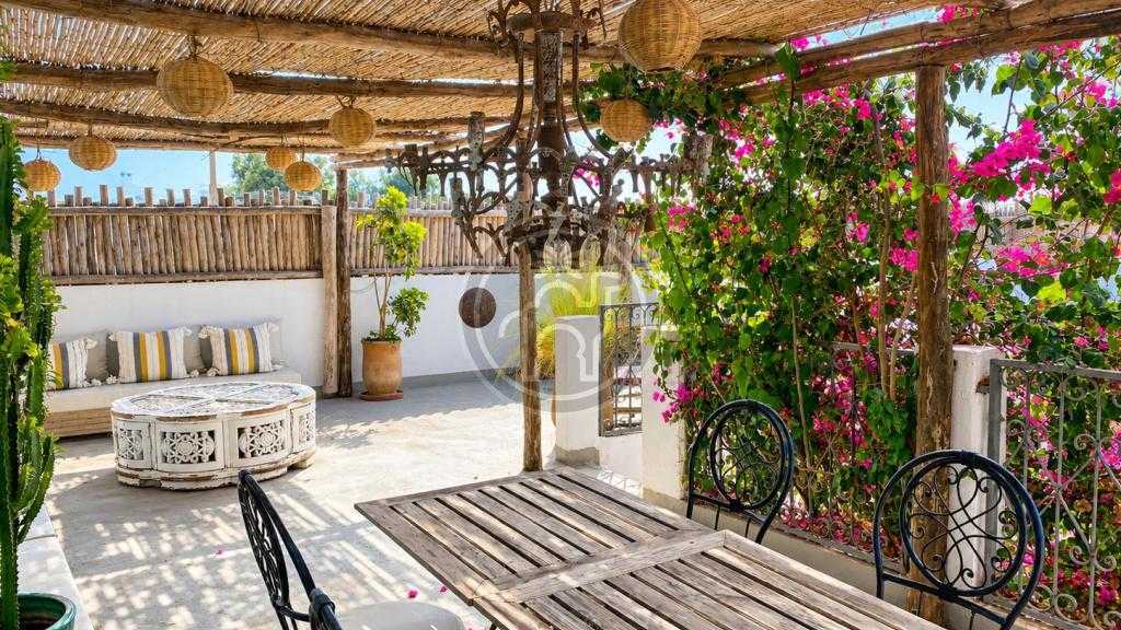 Maison beldi complètement réaménagée et décorée. 2 chambres, piscine chauffée. 